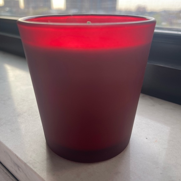 Williams Sonoma Winter Berry Candle - NEW IN BOX 9oz - Picture 6 of 6